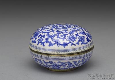 图片[3]-Copper box with painted enamel decor of blue flowers on a white ground, Qing dynasty, Qianlong reign (1736-1795)-China Archive